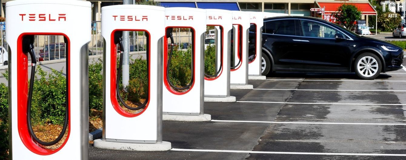 Tesla увеличила емкость аккумуляторов устаревших Model S, чтобы спасти владельцев от урагана