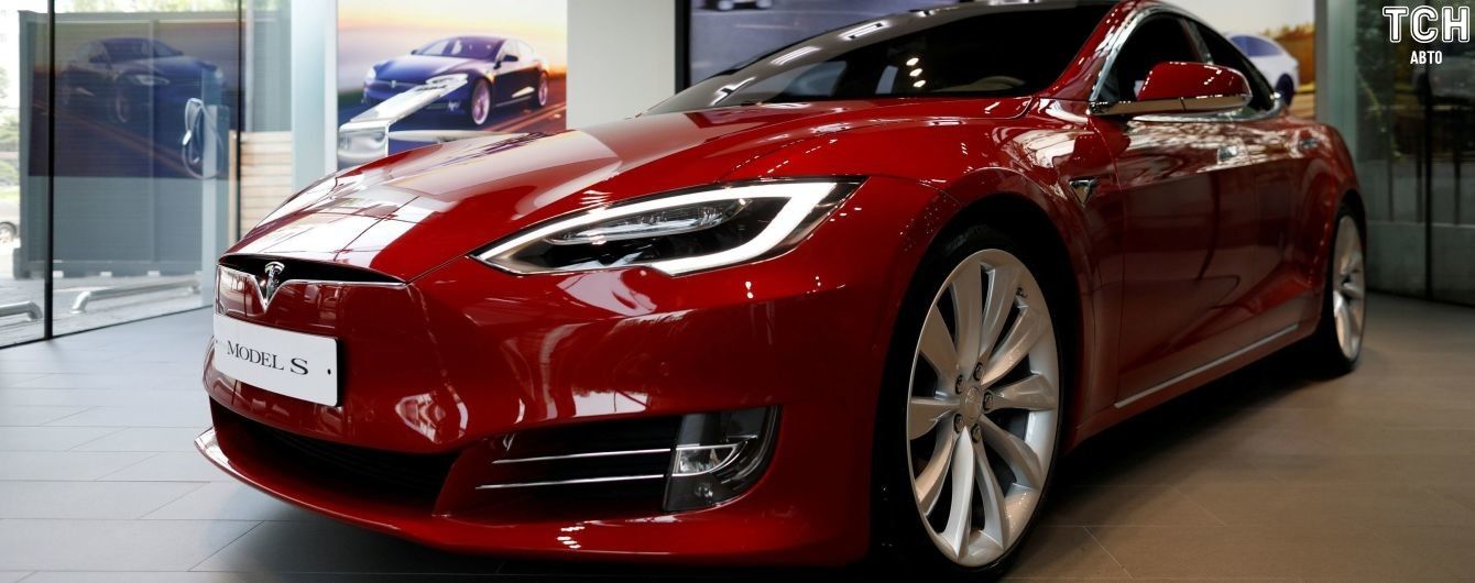 Електрокари Tesla почали "пукати" після оновлення