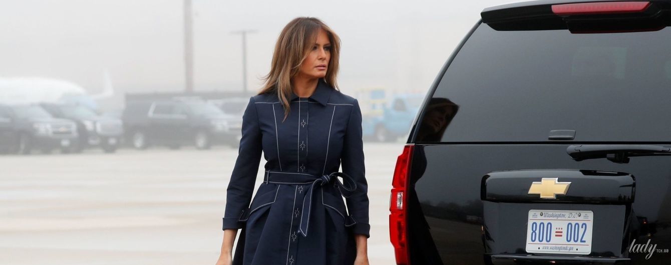 У стильному плащі і пітонових човниках: новий вихід Меланії Трамп