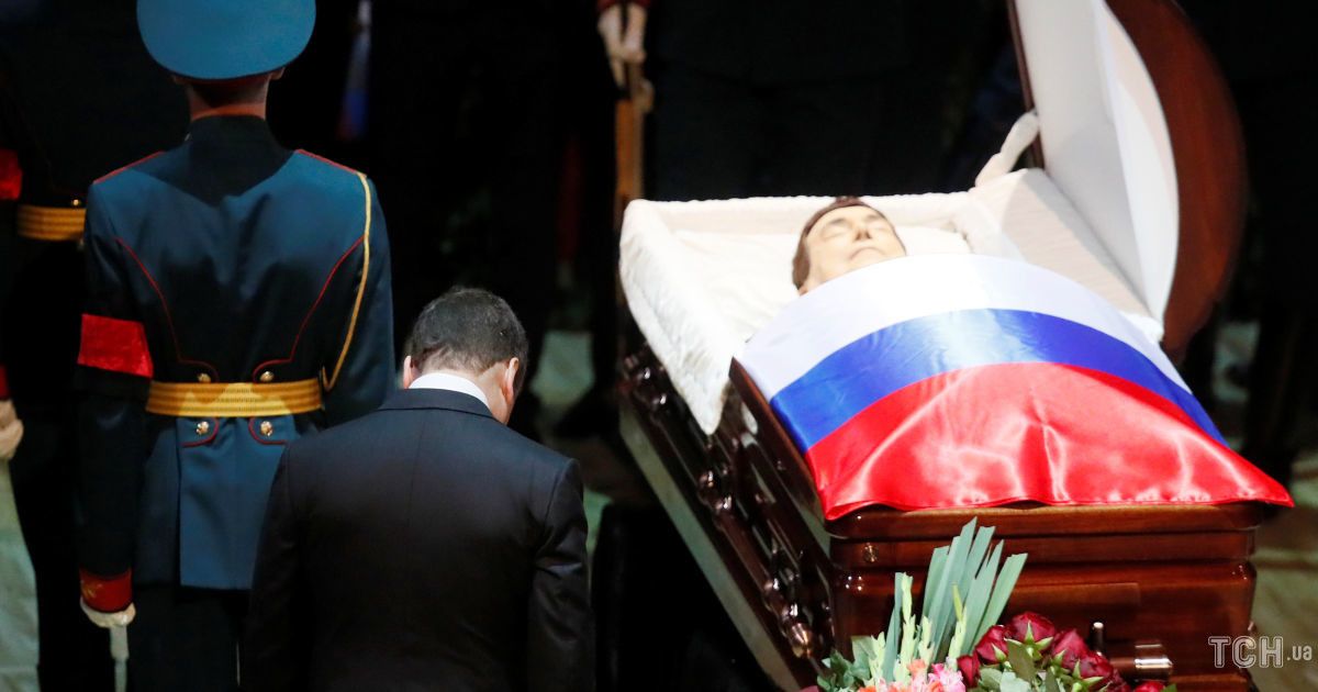 Прощание с иосифом кобзоном. Иосиф кобзон в гробу. Иосиф кобзон в гробу. Похороненные иосифа кобзона. Иосиф кобзон прощание и похороны.