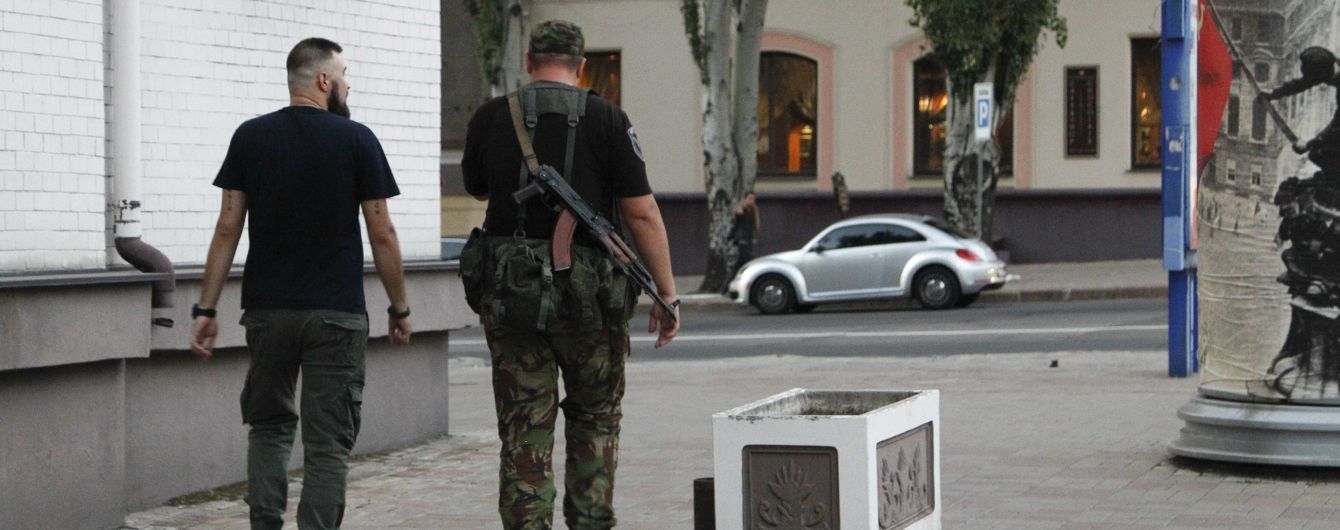Раздел власти в "ДНР". Боевики начали обыски в "министерстве финансов"