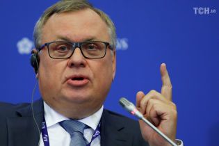 Російський банк вибачився за свого керівника, який назвав Бориса Джонсона "виродком"