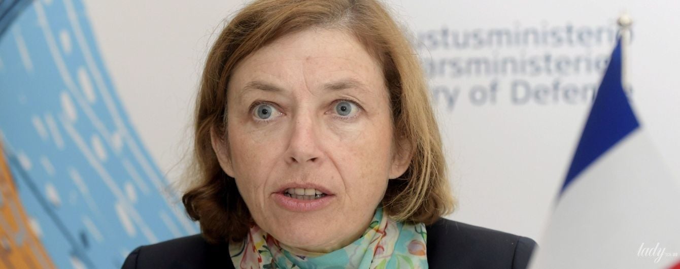 У штанному костюмі і з хусткою з квітковим принтом: діловий образ міністра оборони Франції