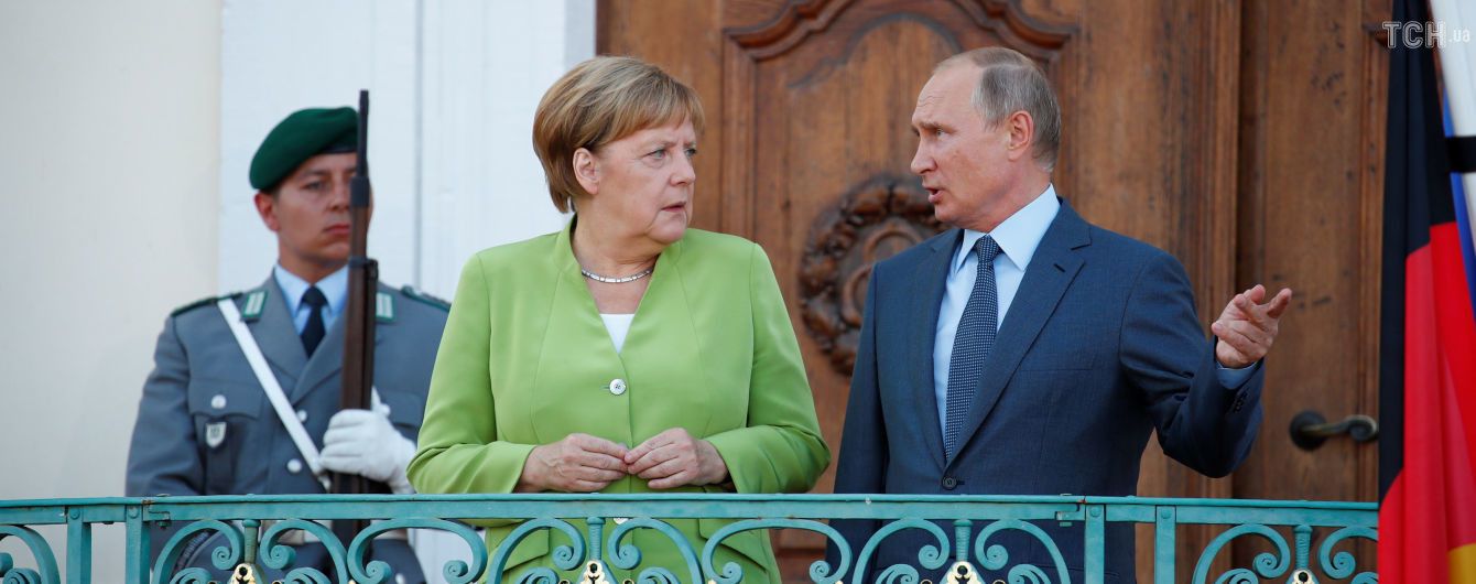 Меркель поговорила с Путиным о Сенцове