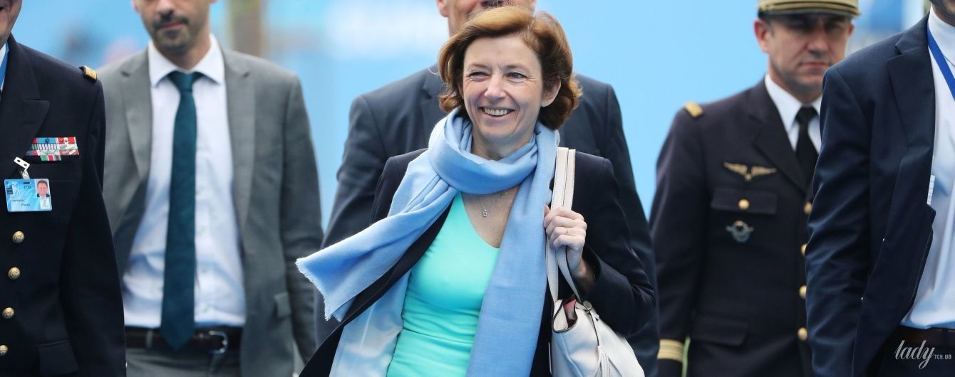 Подвел тонкий трикотаж: министр обороны Франции на саммите НАТО показала больше, чем хотела