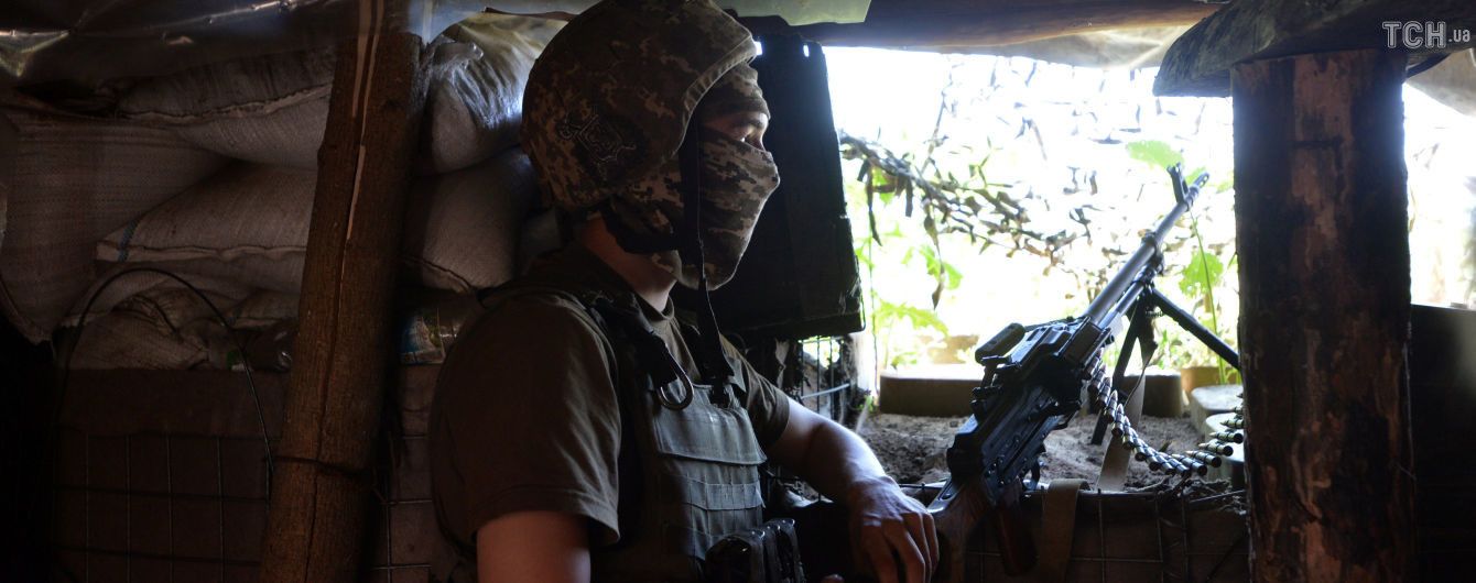 Снайпер-боевик ранил украинского бойца. Ситуация на Донбассе