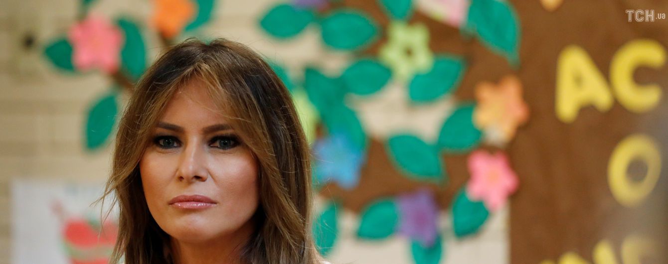 Літак Меланії Трамп аварійно повернувся на базу через проблеми на борту