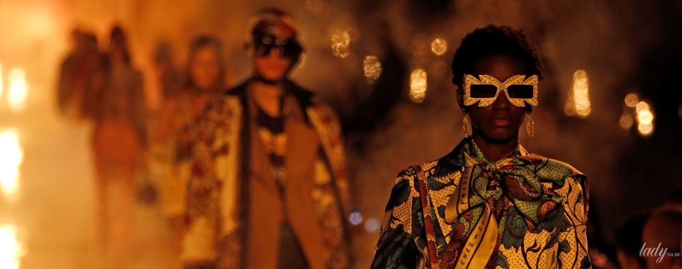 Огонь, дым и роскошные наряды: бренд Gucci представил круизную коллекцию на кладбище