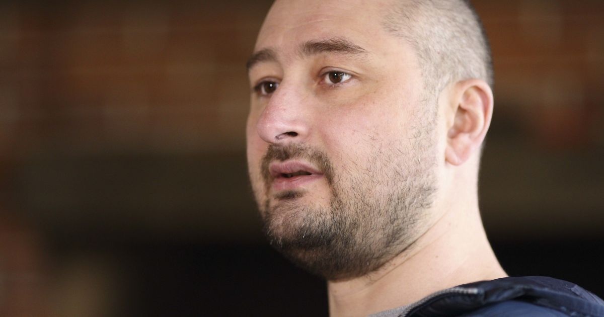 Подробиці, версії слідства та реакція світу: все, що треба знати про вбивство журналіста Бабченка у Києві