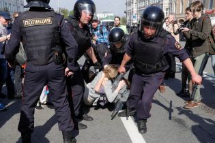 Понад 40 учасників акції протесту в Санкт-Петербурзі потрапили під адмінарешт