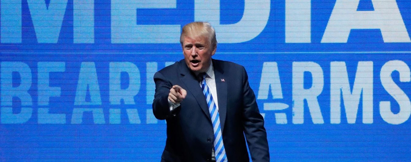 Трамп назвал причиной теракта в Париже 2015 года отсутствие права на оружие. Во Франции возмутились