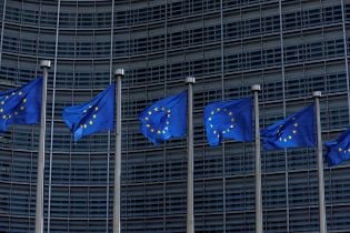 Звіт про безвізовий режим з ЄС: Україну посварили за неконтрольовану міграцію та повільну боротьбу з корупцією