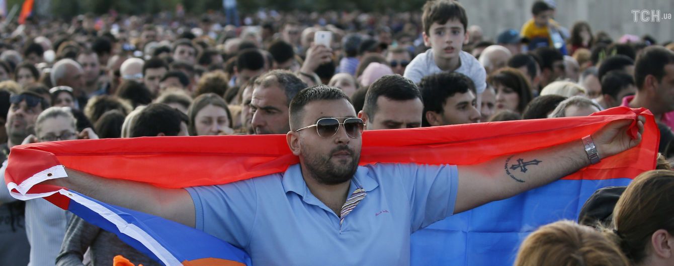 Армяне собираются на новые протесты