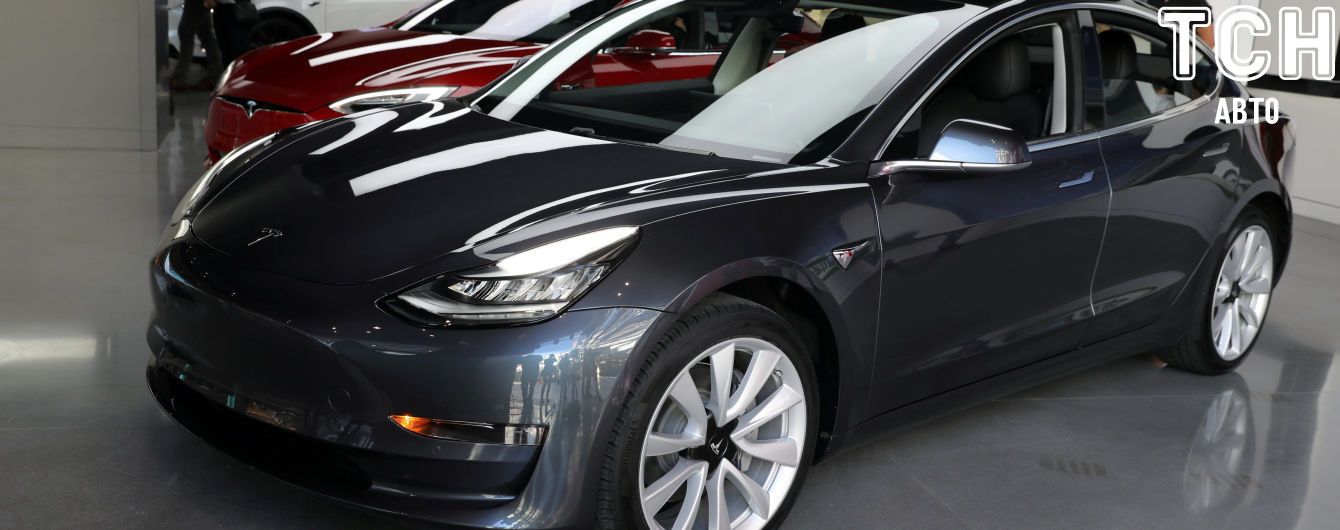 Tesla презентовала бюджетную версию Model 3