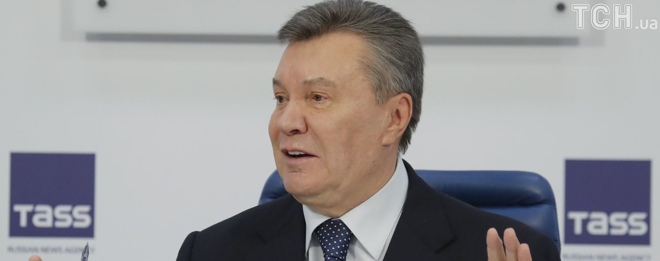Янукович впервые за несколько месяцев вышел в свет, побывав на матче сборной России – СМИ