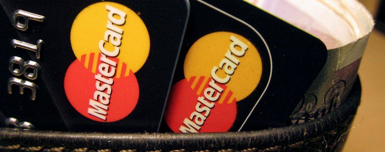 В оккупированном Крыму последний банк перестал обслуживать карты Visa и MasterCard