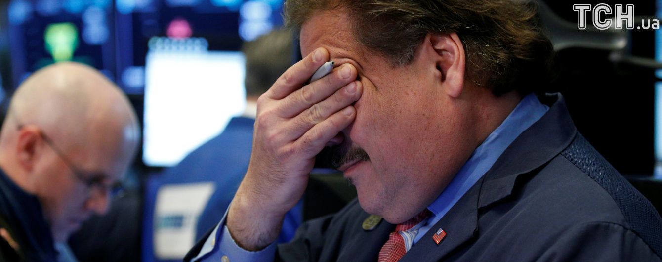 Основной промышленный индекс США Dow Jones резко упал