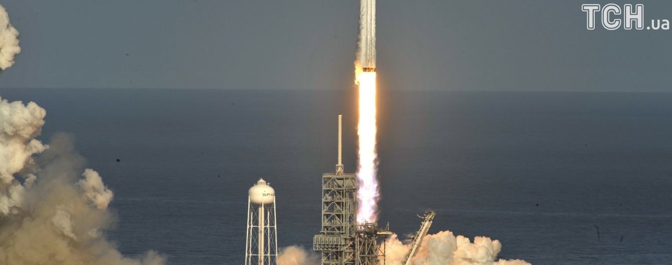 "Хороший трюк": у Роскосмосі запуск Falcon Heavy назвали "промоакцією"