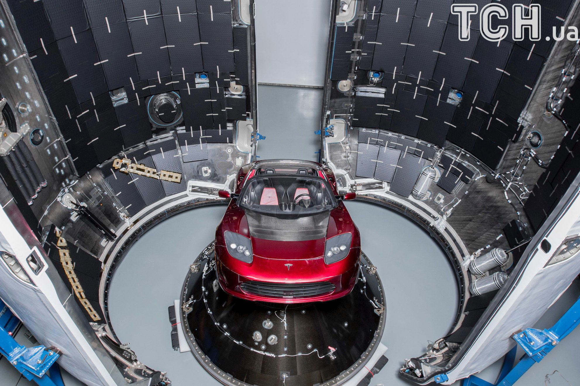 Электрокар Tesla Roadster ближайшее подобралась к Марсу — Новости