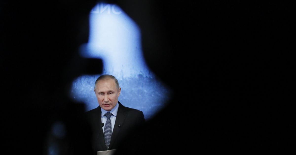 Абрамович, Касперский и Песков. В США определили круг приближенных к Путину
