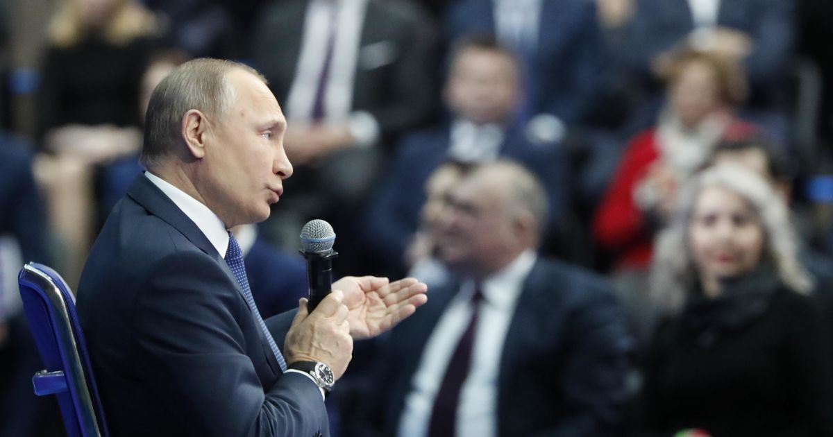 На выборах в РФ Путин может проголосовать в Севастополе - СМИ