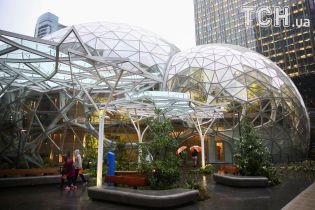 Amazon відкрив приголомшливий сферичний офіс: люди працюватимуть серед "лісу"