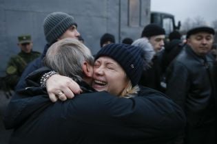 "Перепитували : Це для нас? Це правда?" Геращенко розповіла про зустріч звільнених українців на Донбасі