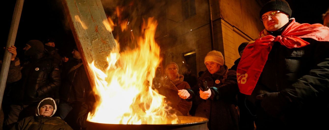 Прихильники Саакашвілі залишилися на нічліг під ізолятором СБУ, де утримують їх лідера