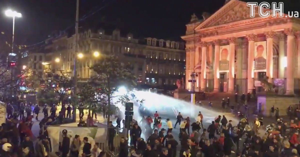 Фанати влаштували масові безлади в центрі Брюсселя після виходу збірної Марокко на ЧС-2018