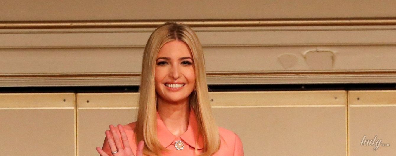 Смело: Иванка Трамп подчеркнула стройные ноги персиковым мини