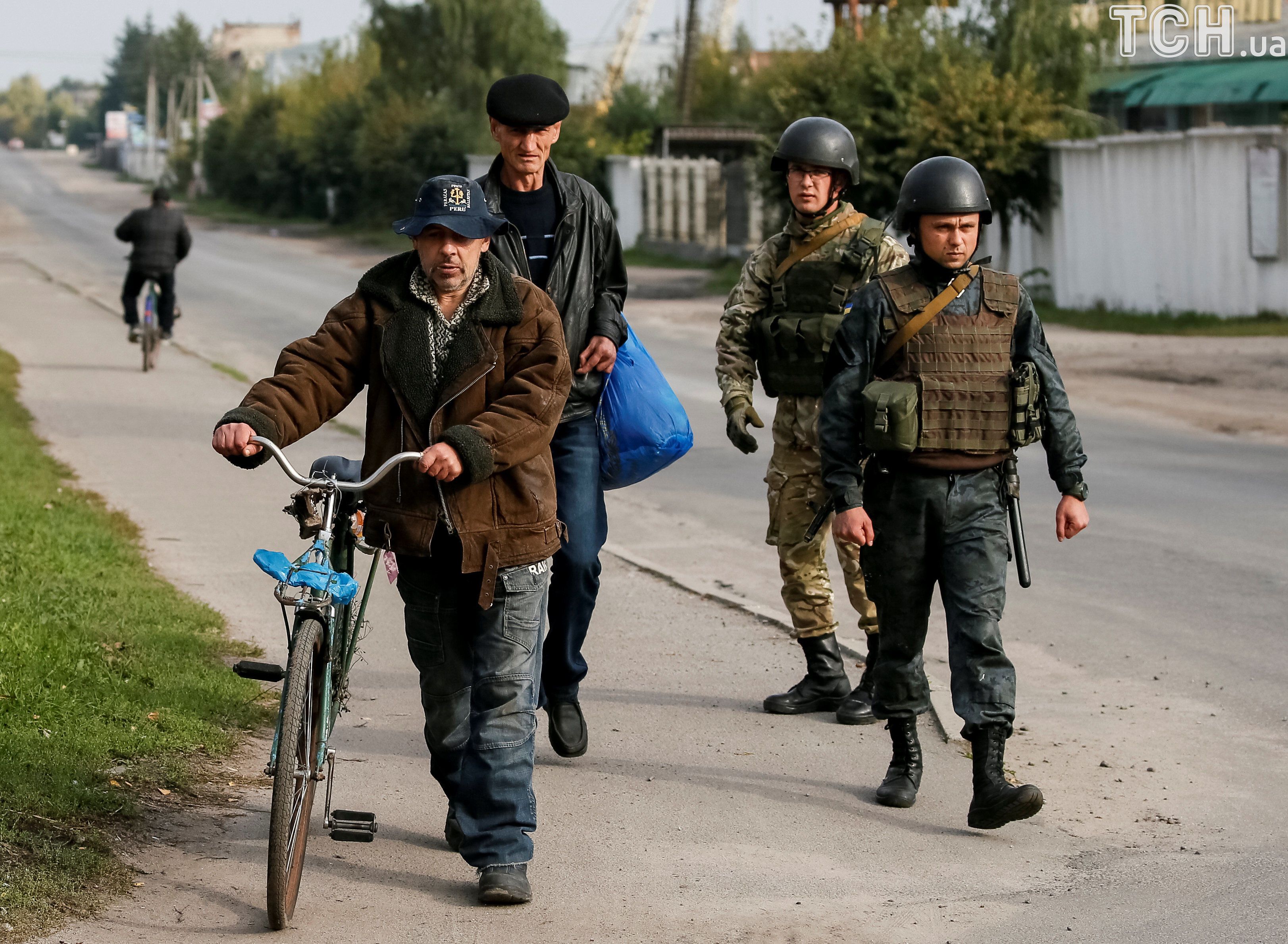 Убегали, кто чем видел: на лошадях, велосипедах. Свидетели взрывов под  Калиновкой рассказали про жуткую ночь — Украина