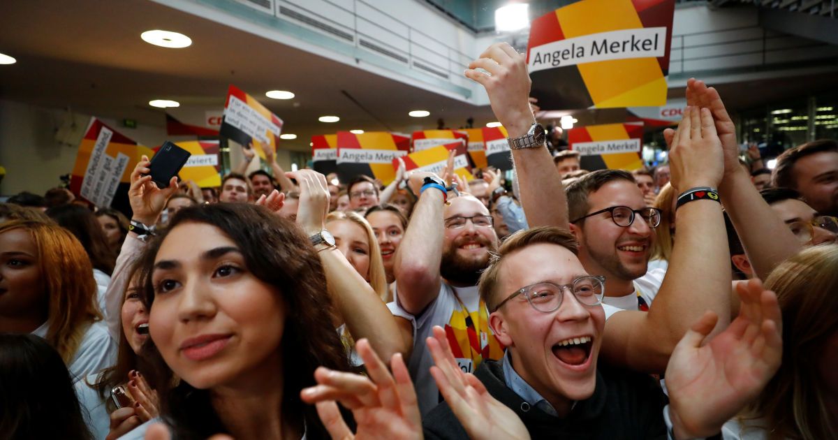 Партия Меркель выиграла выборы в Германии, ультраправые заняли третье место - экзит-поллы