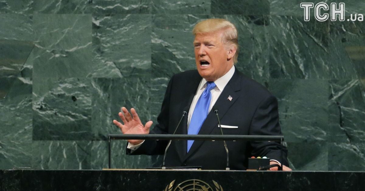 Трамп пригрозил полностью уничтожить КНДР и обозвал ее лидера "человеком-ракетой"