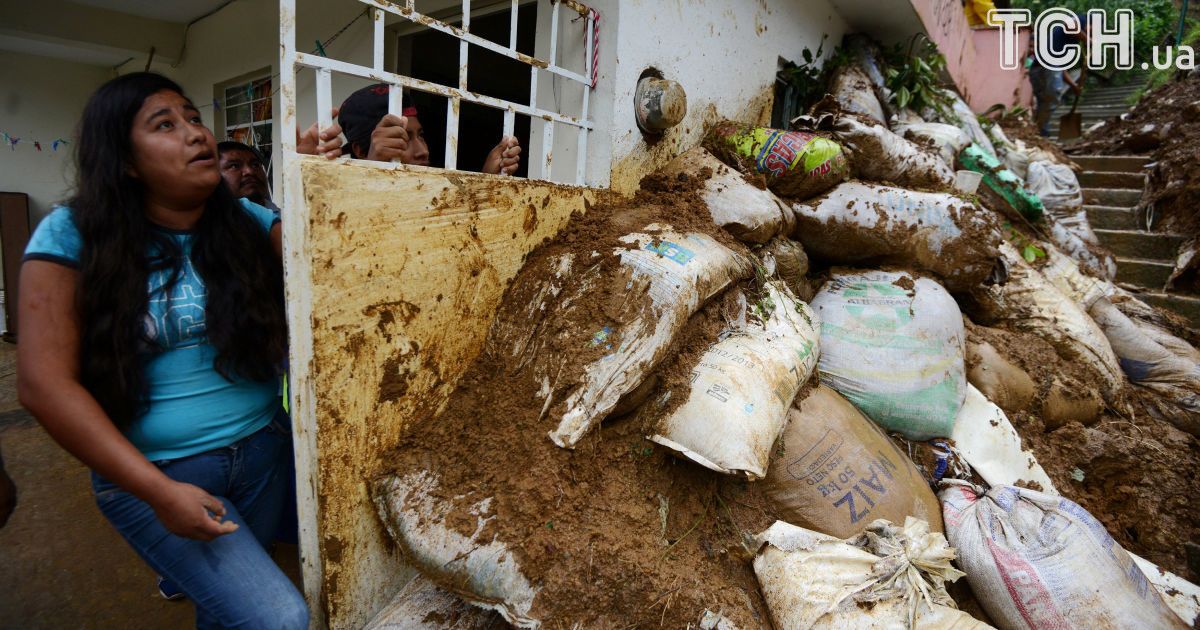 Количество жертв землетрясения в Мексике превысило 90 человек