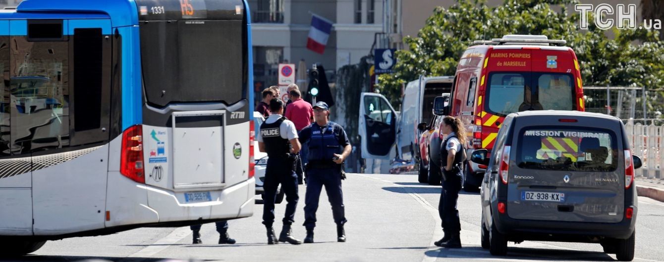 В центре Марселя мужчина с ножом напал на прохожих: есть раненые