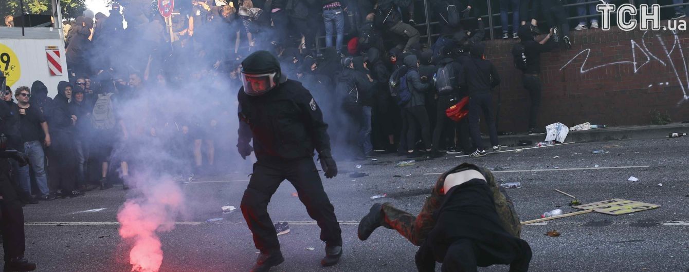 У результаті зіткнень в Гамбурзі постраждали 76 поліцейських - ЗМІ