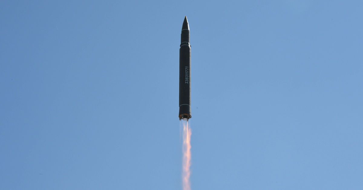 Северная Корея запустила неизвестную ракету