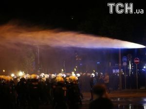 Перед самітом G20 в Німеччині поліція водометами розганяла протестувальників