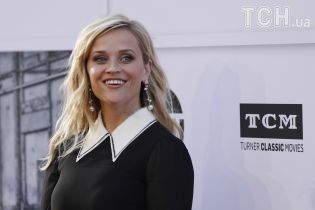 Фаны заподозрили Риз Уизерспун с округлым животом в беременности
