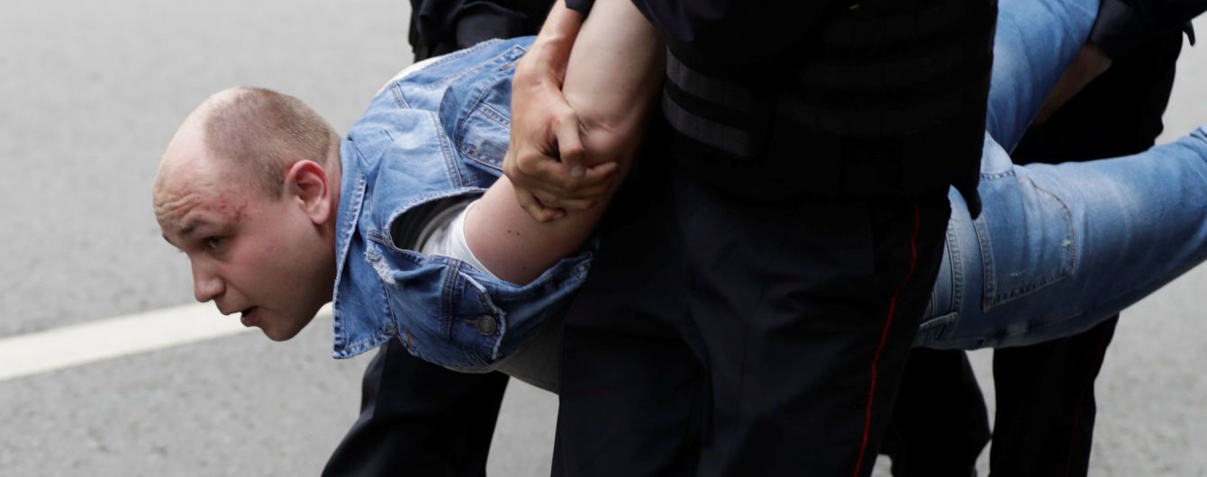 Итоги протестов в России: жестокие избиения, тысячи задержанных, арест Навального на 30 суток