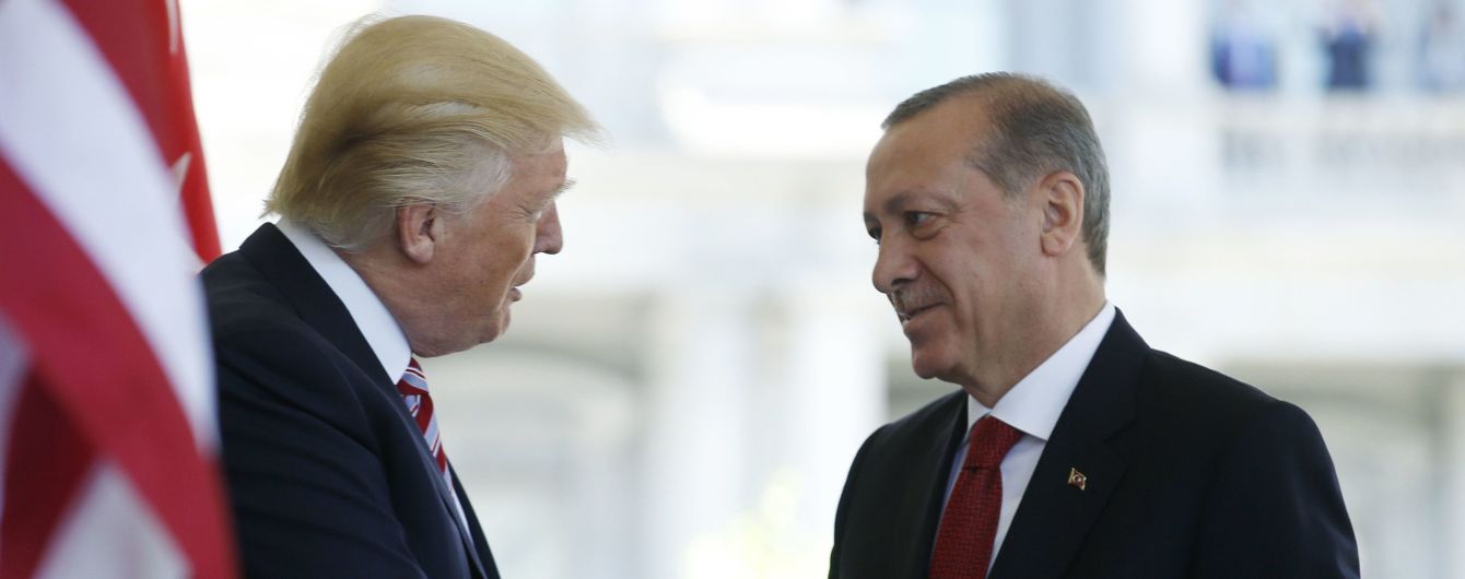 "Это все ваше. Мы закончили". CNN обнародовал детали переговоров Трампа и Эрдогана по Сирии