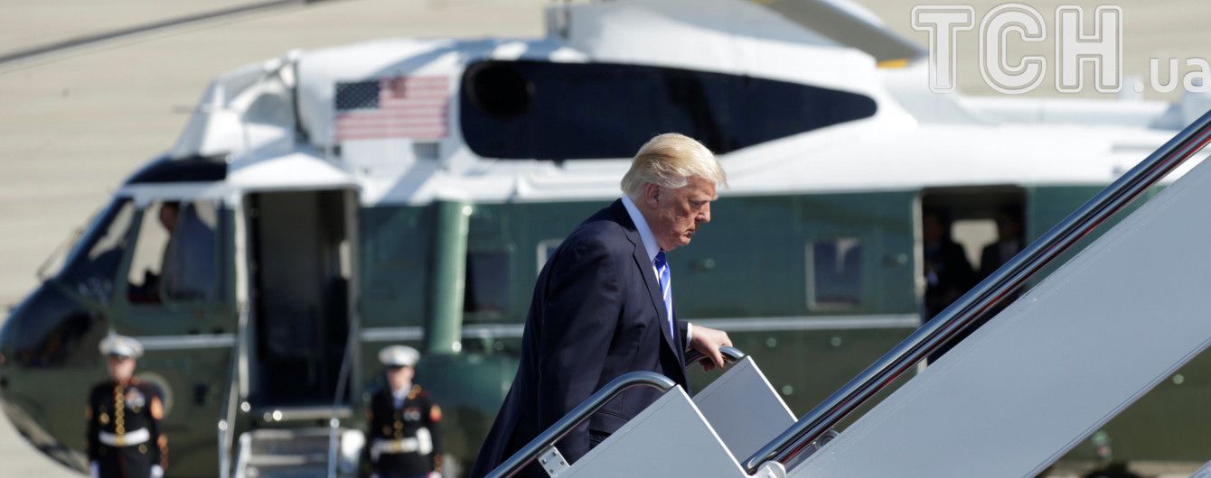 Перший закордонний вояж Трампа розпочався на тлі рекордного падіння рейтингу