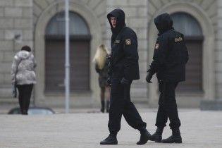 Вісьмох білорусів, які вдома пили чай і обговорювали космос, затримали за проведення мітингу