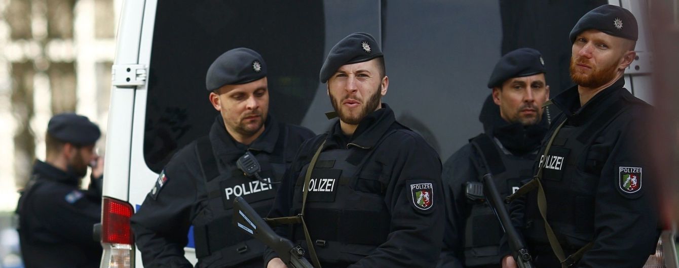У Німеччині чоловік влаштував криваву різанину в приміському автобусі