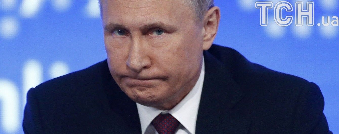 Над Путиным завиc топор