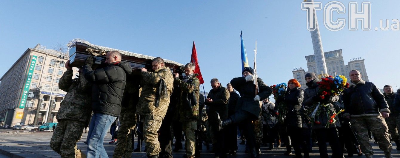 У Києві та під Харковом простилися з загиблими на Світлодарській дузі бійцями