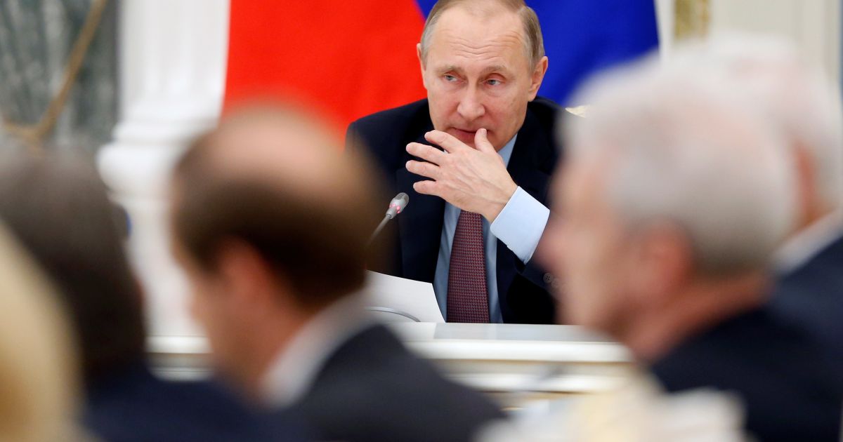"Мы должны знать, кто направлял руку убийцы". Путин впервые прокомментировал расстрел посла в Турции
