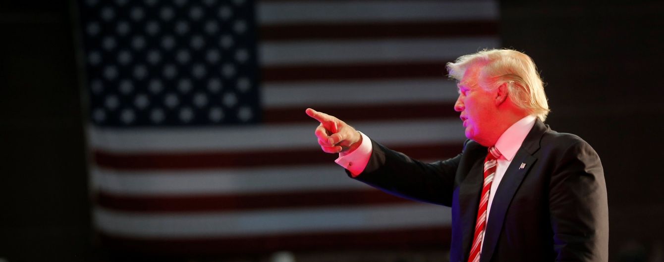 Трамп заявив, що Клінтон уникне покарання навіть у разі вбивства перед 20 тисячами осіб