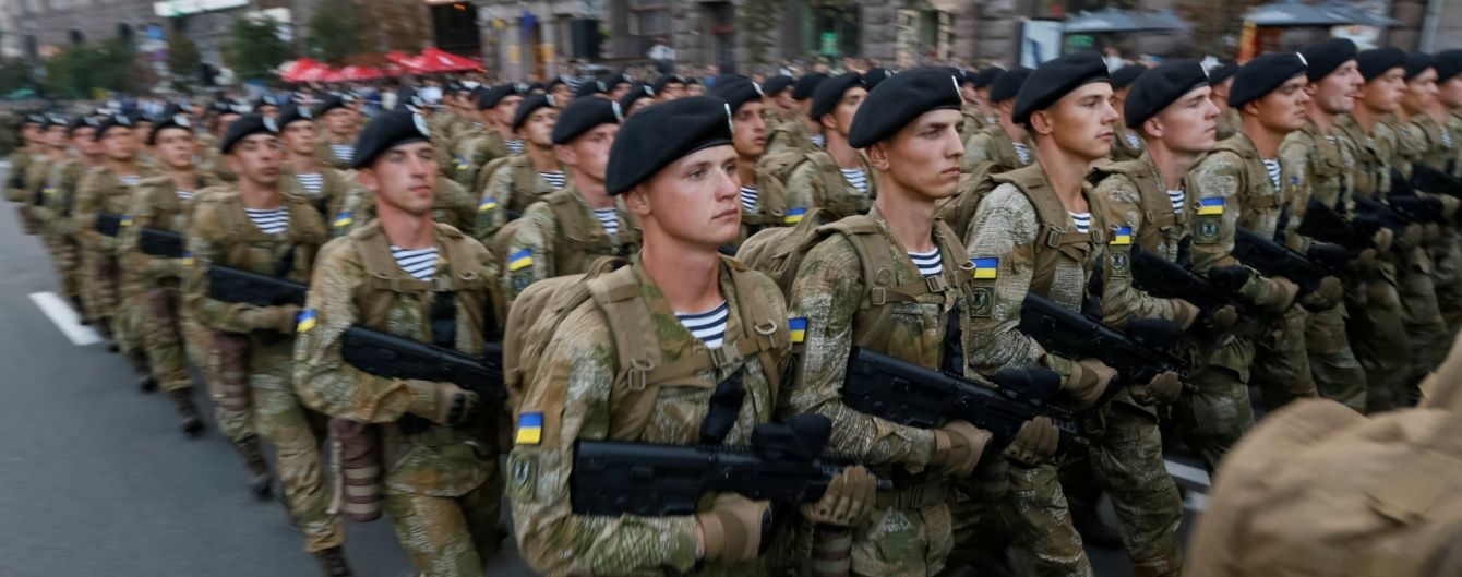 "Смерть ворогам!". Морпехи на репетиции парада в Киеве поразили зрителей стройным маршем