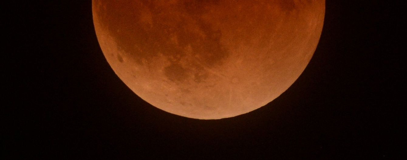 "Кровавое" лунное затмение 16 сентября: смотрите онлайн